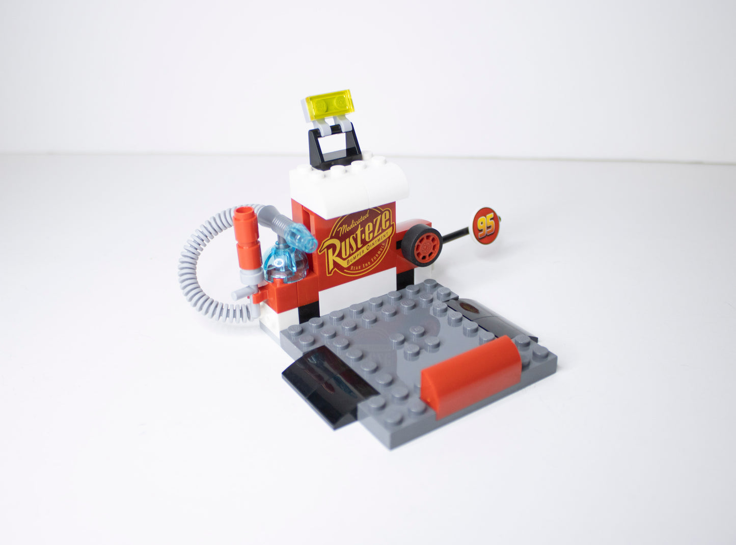 10732 Juniors (Cars): Guido and Luigi's Pit Stop