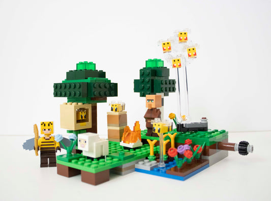 21165 Minecraft: The Bee Farm