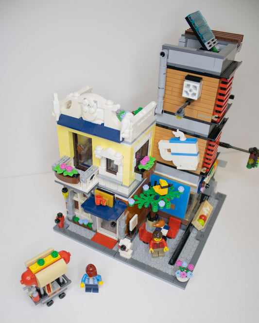 31097 Creator 3 in 1: Townhouse Pet Shop & Cafe