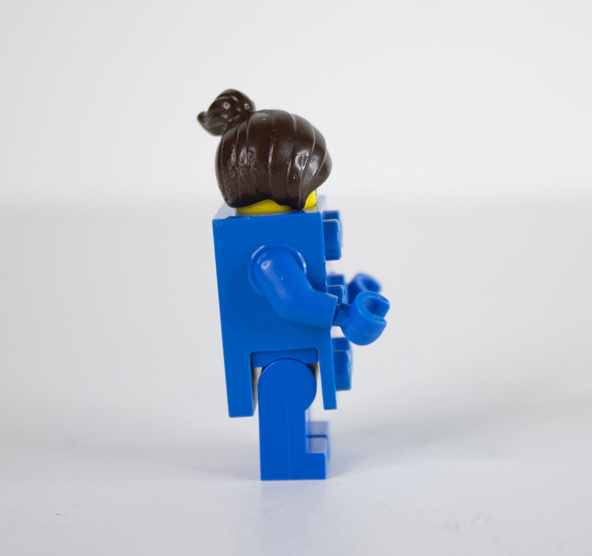 Minifig: col18-3 Brick Suit Girl (CMF Series 18)