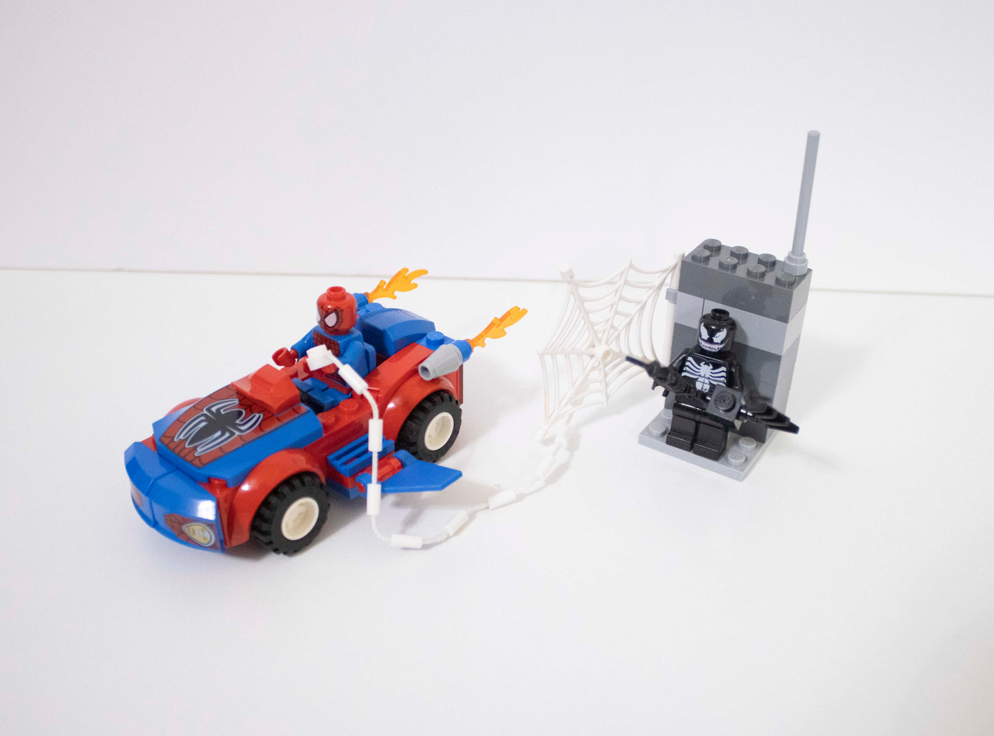 10665 Juniors: Spider-Man Spider-Car Pursuit