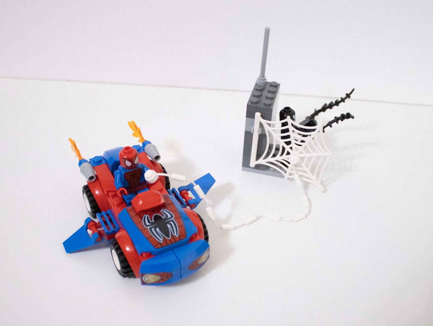 10665 Juniors: Spider-Man Spider-Car Pursuit