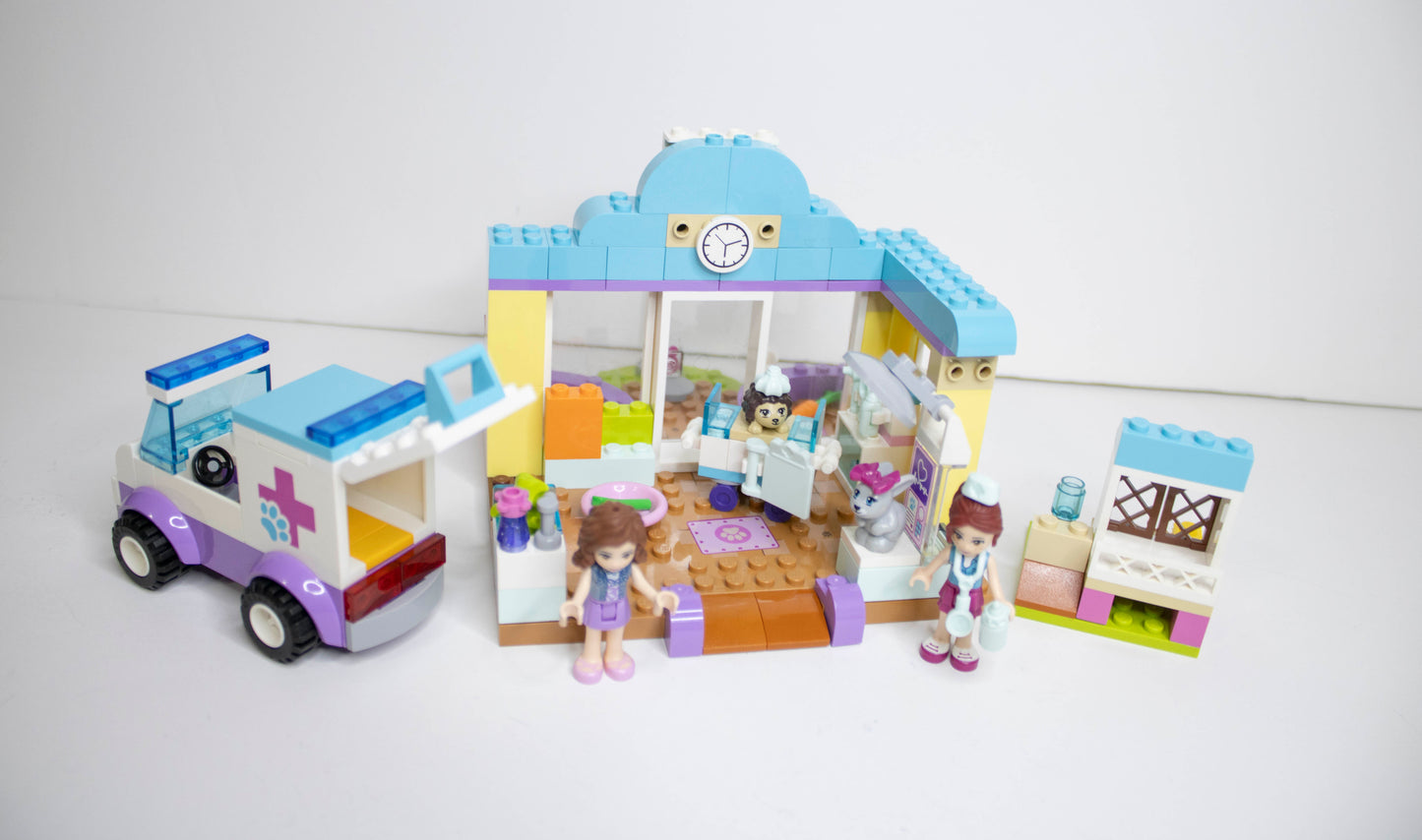 10728 Friends Juniors: Mia's Vet Clinic