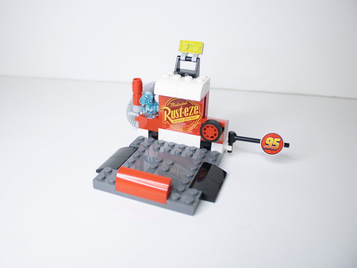 10732 Juniors (Cars): Guido and Luigi's Pit Stop