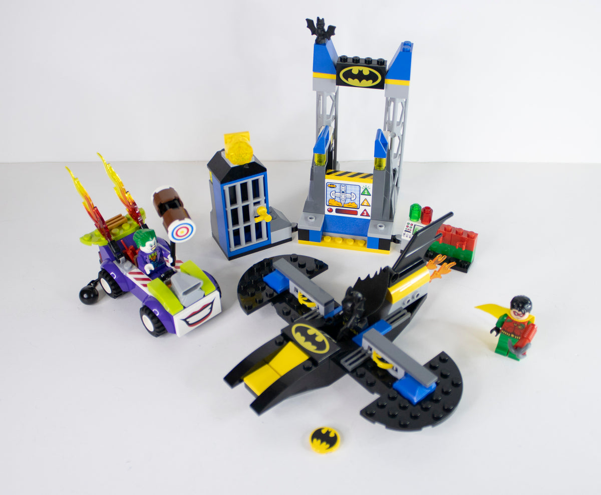 10753 Juniors (DC): The Joker Batcave Attack (#2)