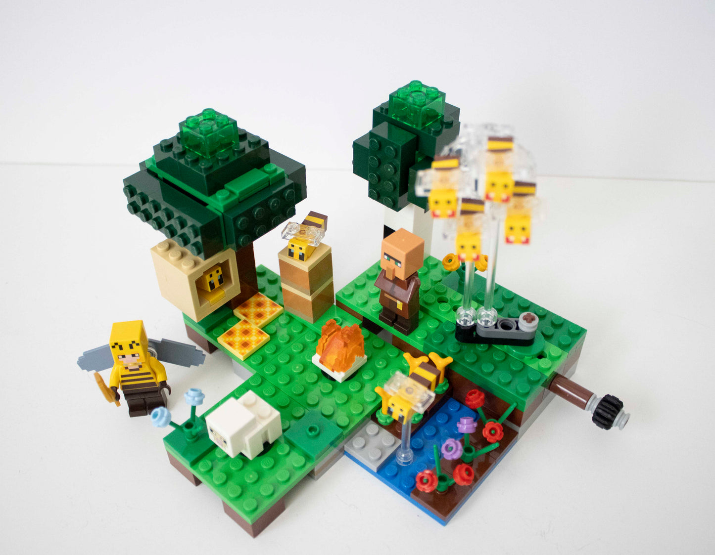 21165 Minecraft: The Bee Farm