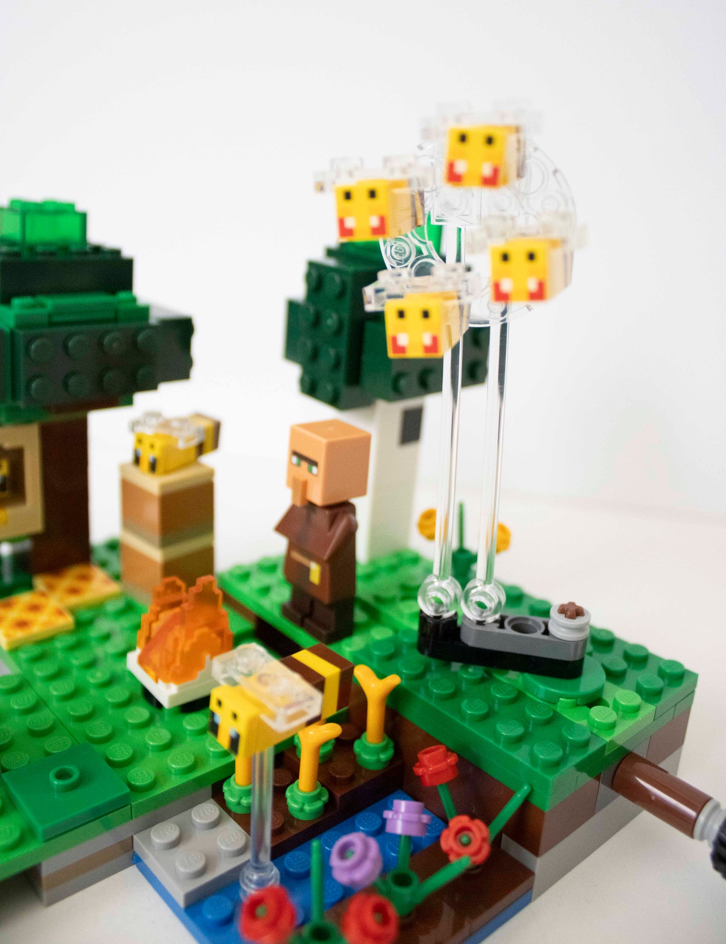 21165 Minecraft: The Bee Farm