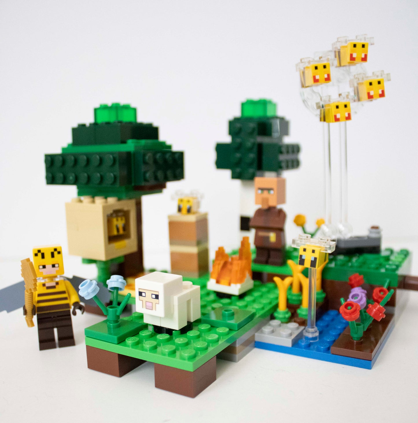 21165 Minecraft: The Bee Farm