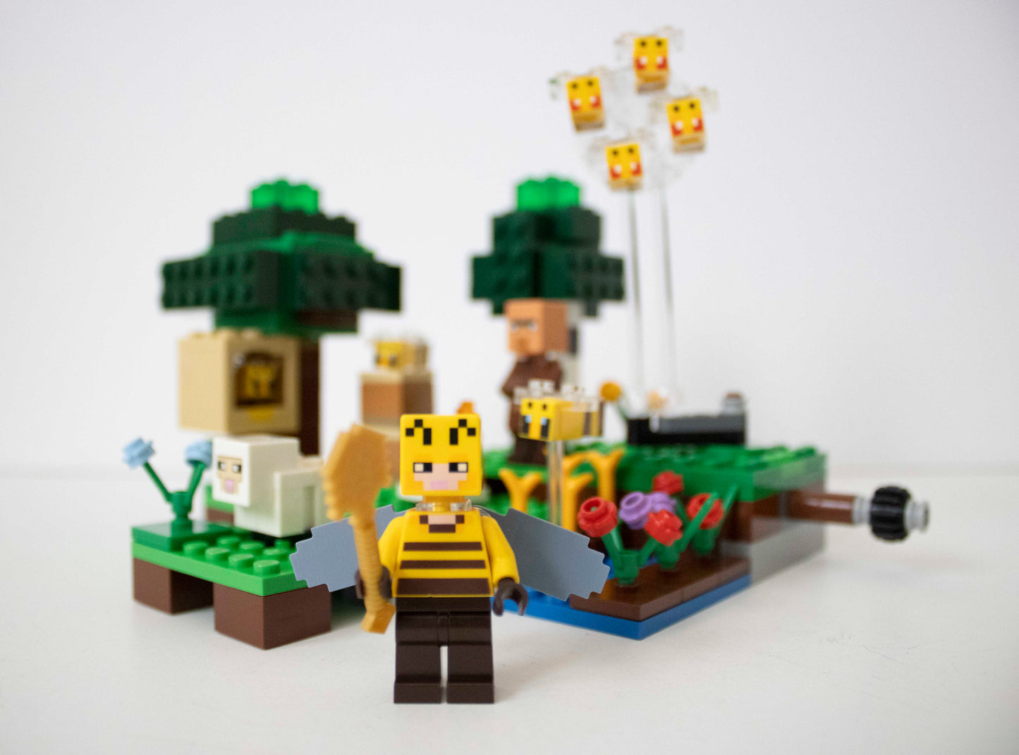 21165 Minecraft: The Bee Farm