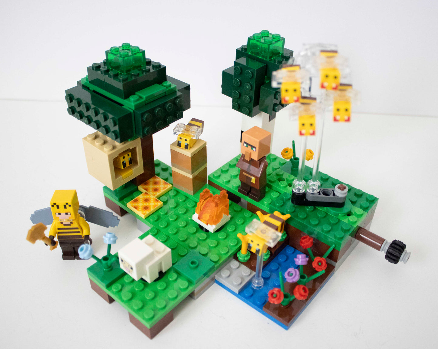21165 Minecraft: The Bee Farm