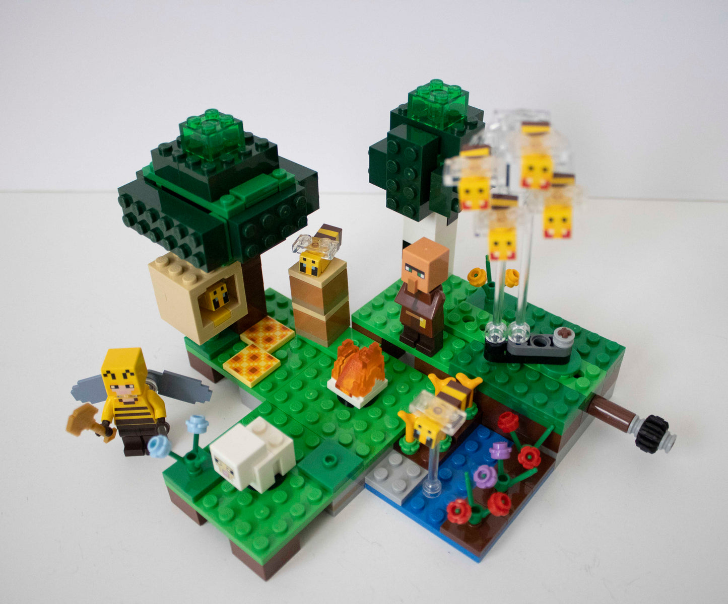 21165 Minecraft: The Bee Farm