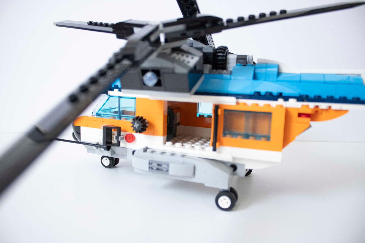 31096 Creator 3-in-1: Twin-Rotor Helicopter