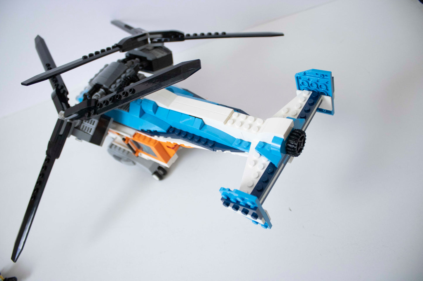 31096 Creator 3-in-1: Twin-Rotor Helicopter