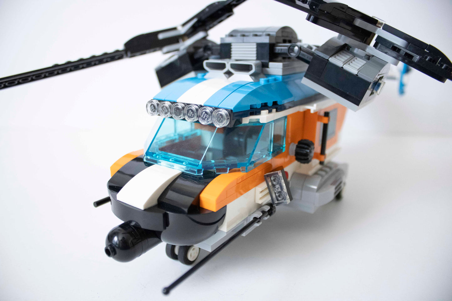 31096 Creator 3-in-1: Twin-Rotor Helicopter