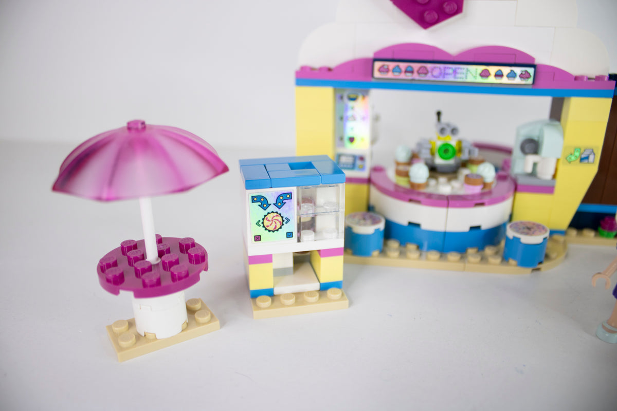 41366 Friends: Olivia's Cupcake Cafe