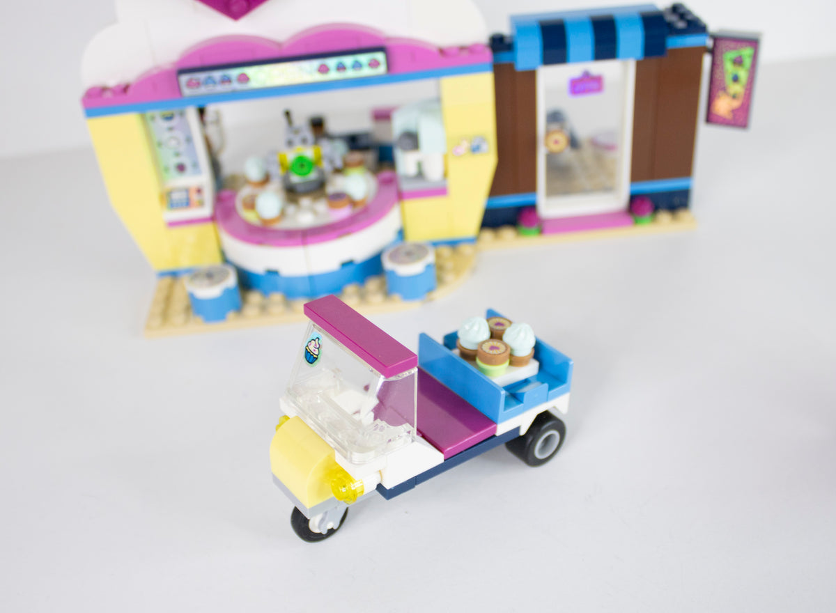 41366 Friends: Olivia's Cupcake Cafe