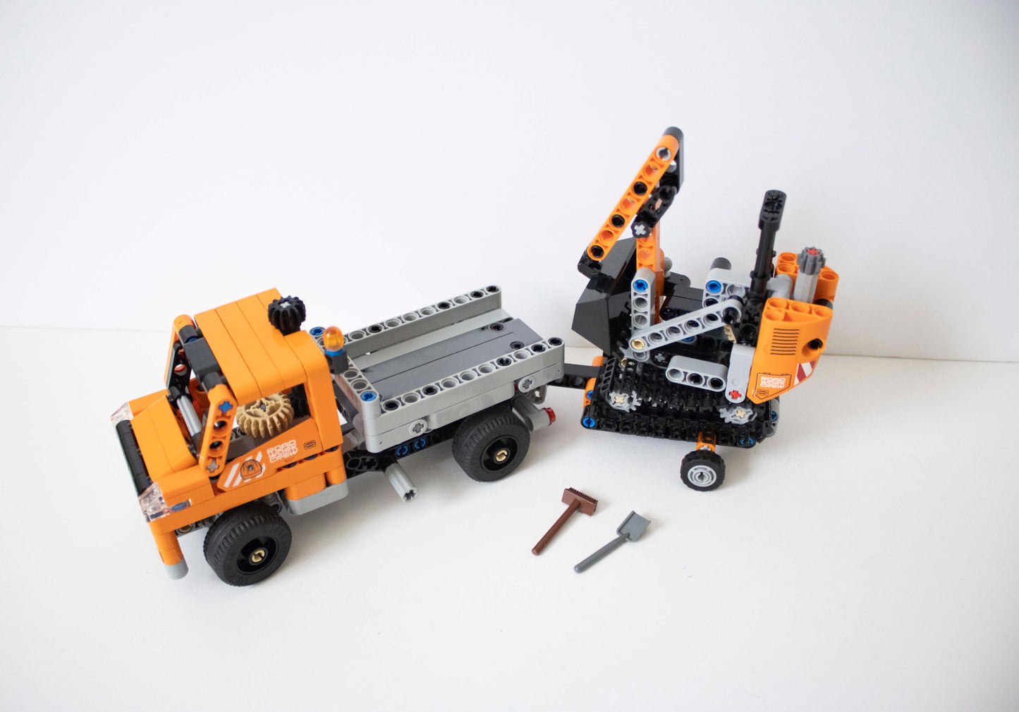 42060 Technic: Roadwork Crew