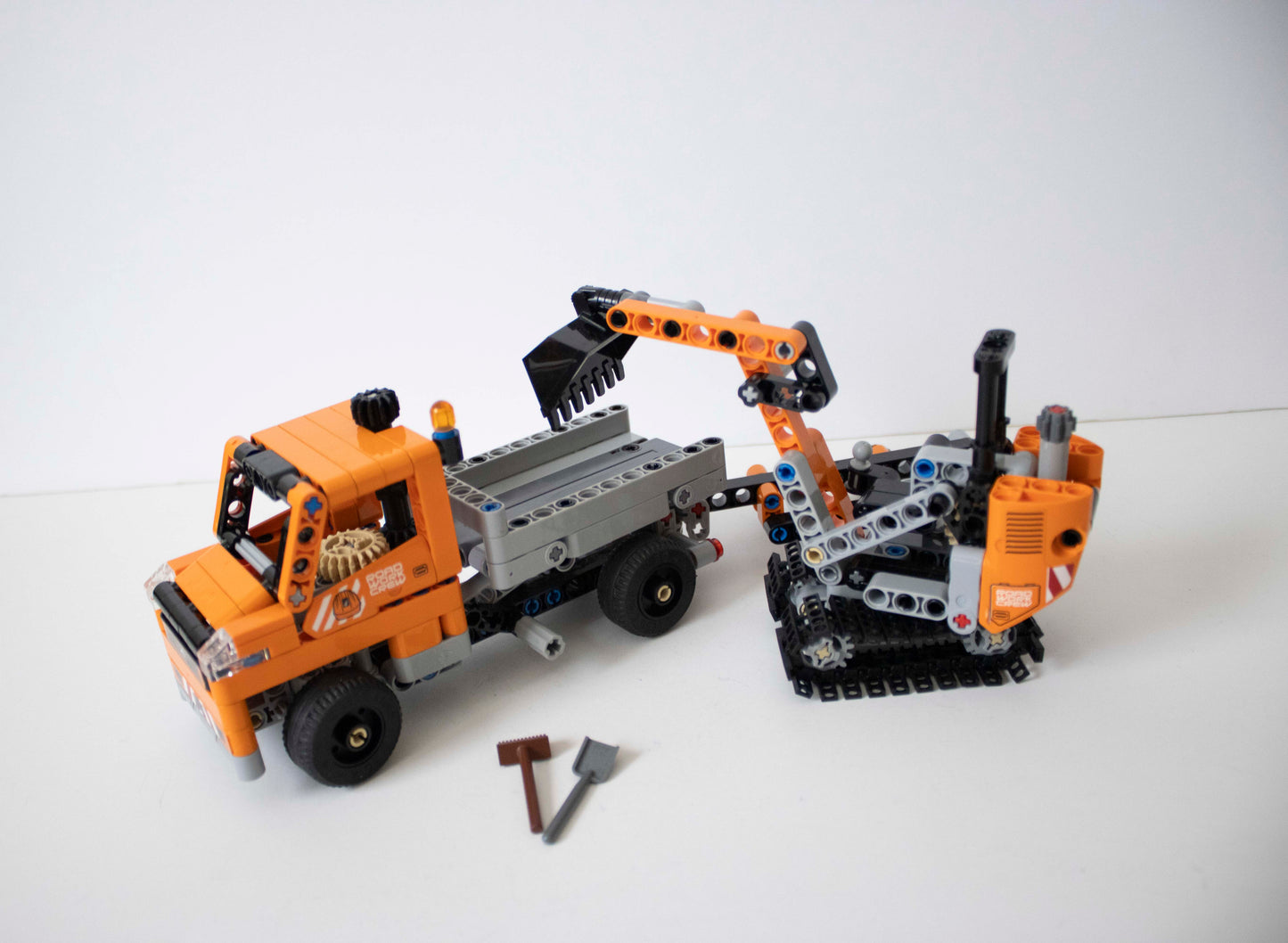 42060 Technic: Roadwork Crew