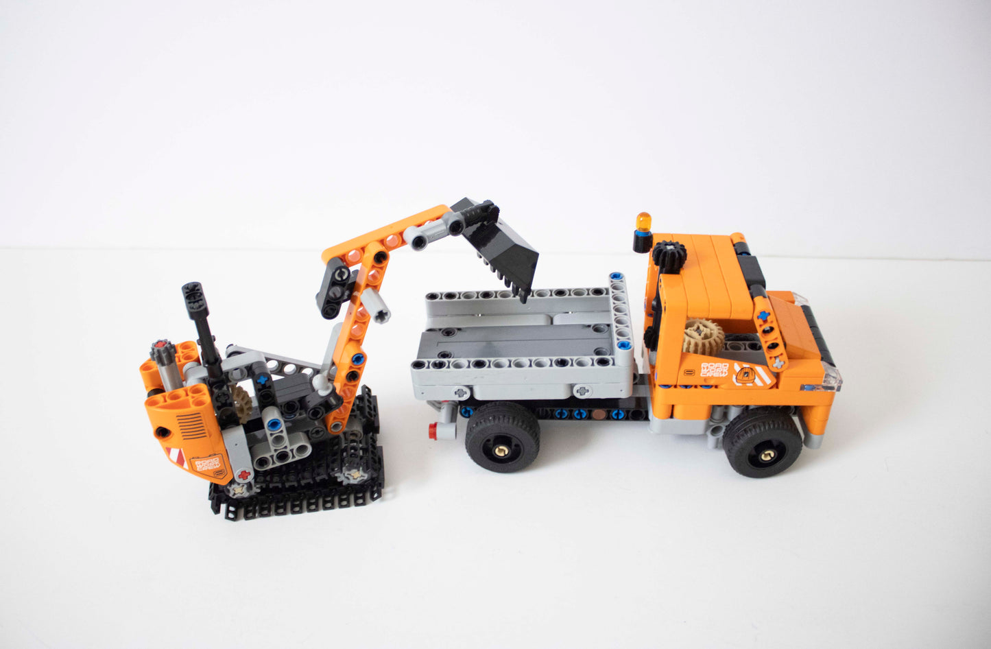 42060 Technic: Roadwork Crew
