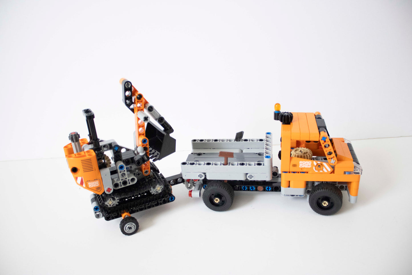 42060 Technic: Roadwork Crew
