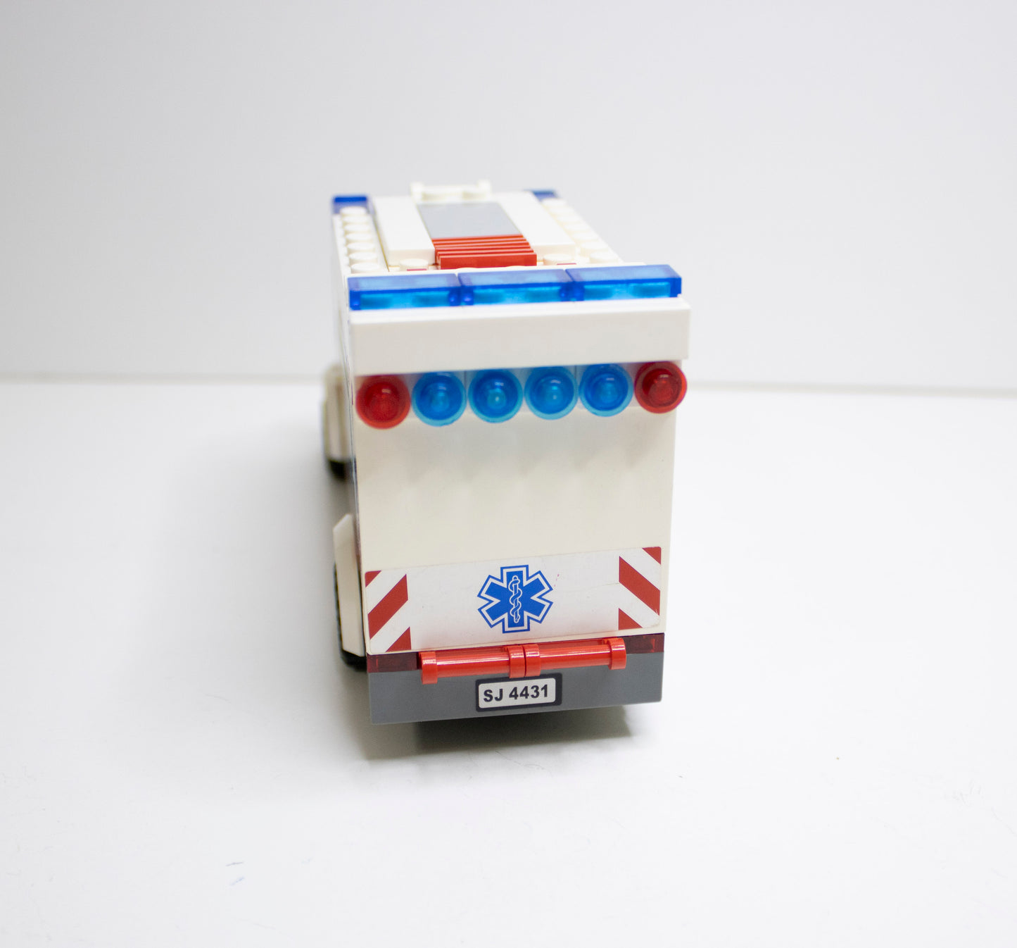04431 City: Ambulance