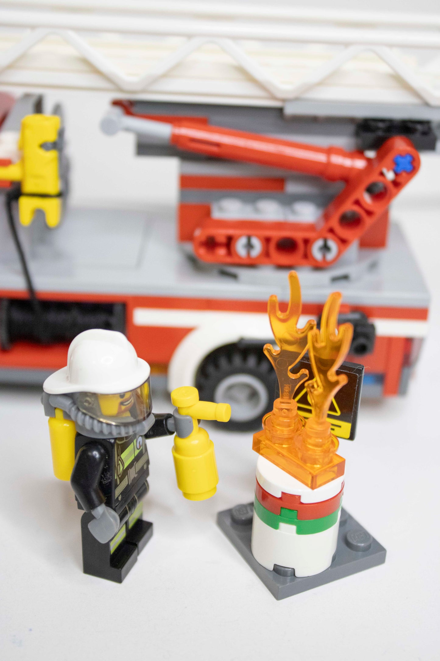 60107 City: Fire Ladder Truck