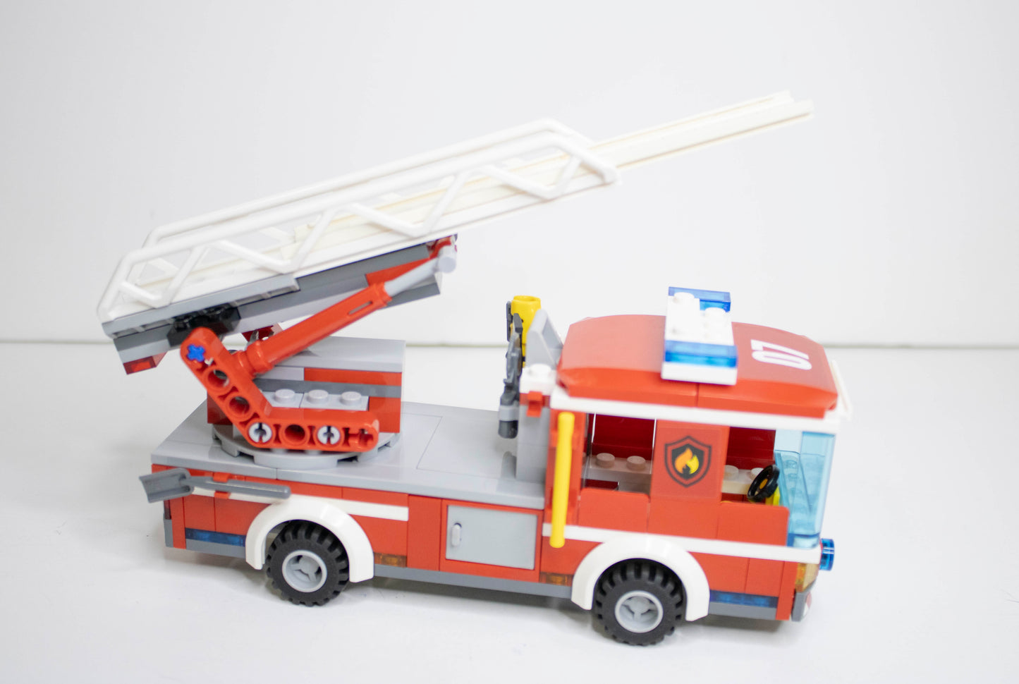 60107 City: Fire Ladder Truck