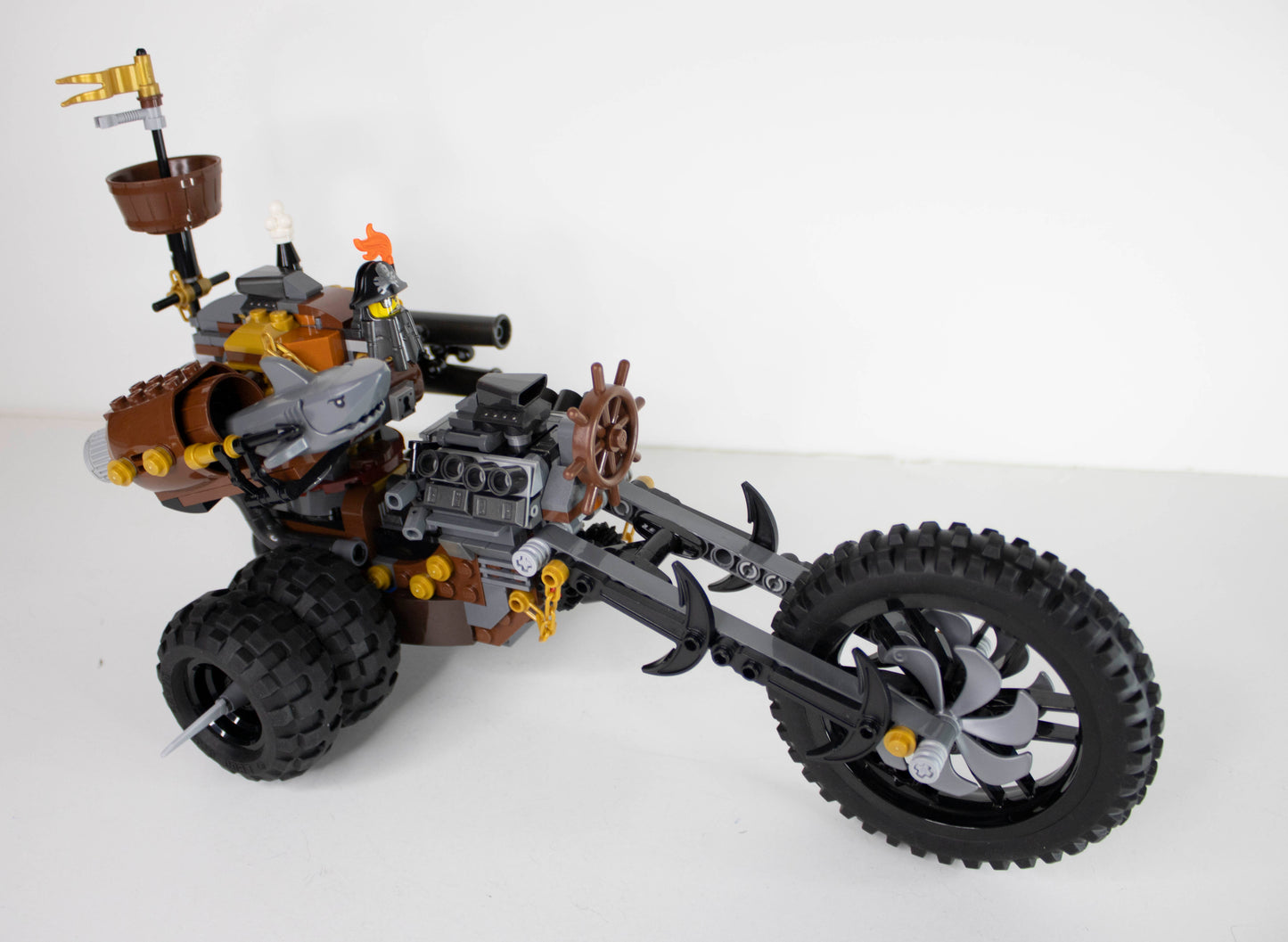70834 The LEGO Movie 2: MetalBeard's Heavy Metal Trike!