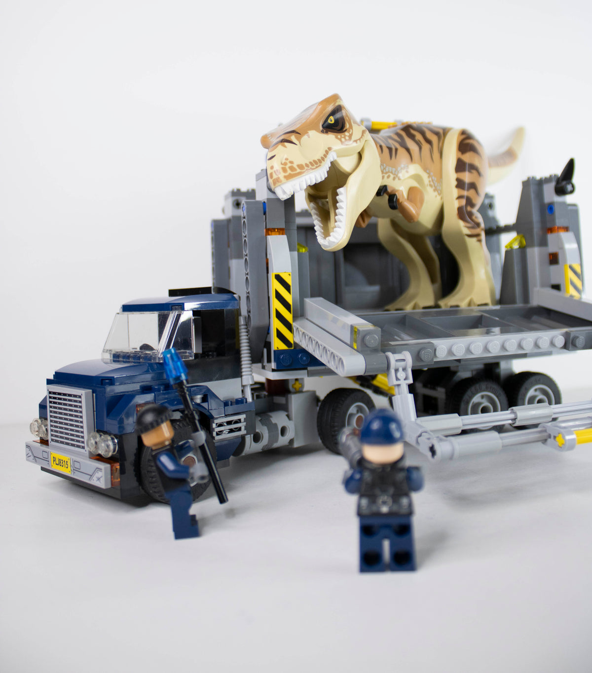 75933 Jurassic World: T.rex Transport (#2)