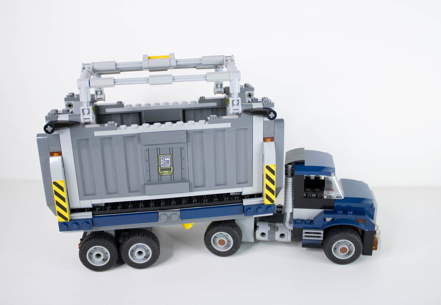 75933 Jurassic World: T.rex Transport (#2)