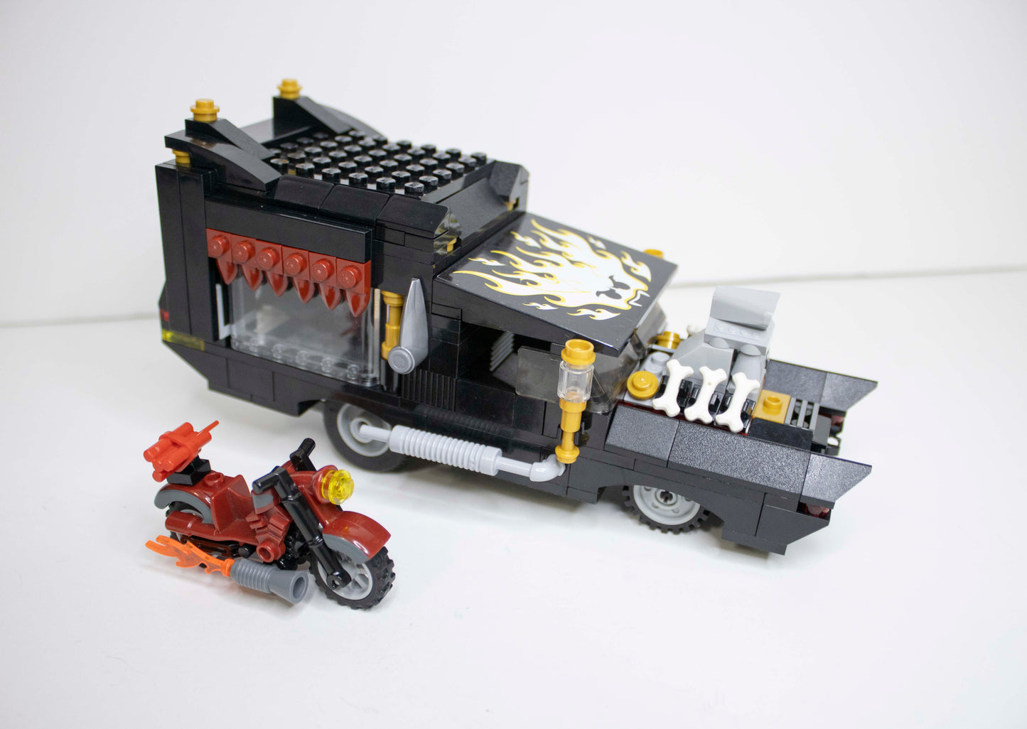 09464 Monster Fighters: The Vampyre Hearse