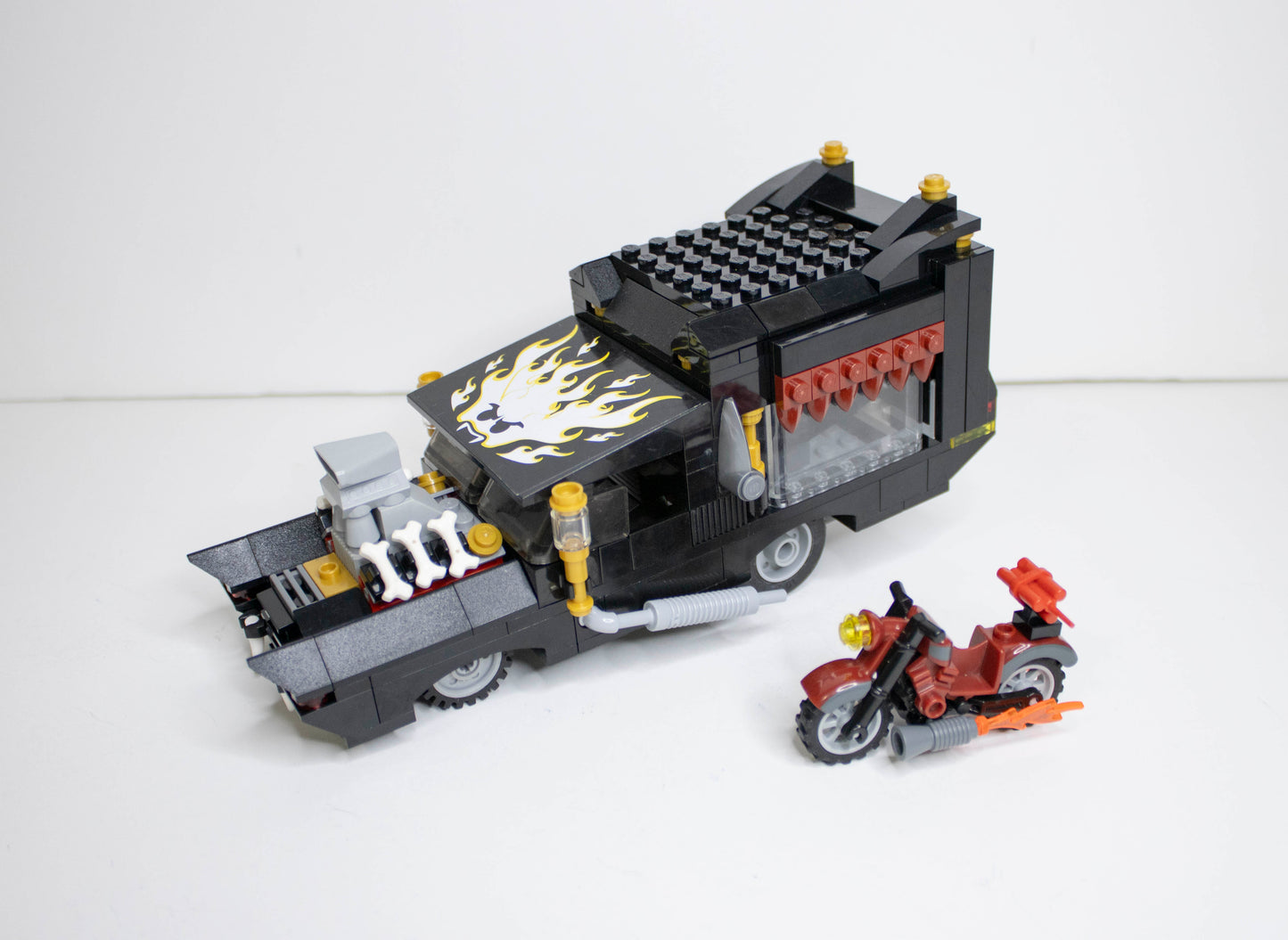 09464 Monster Fighters: The Vampyre Hearse