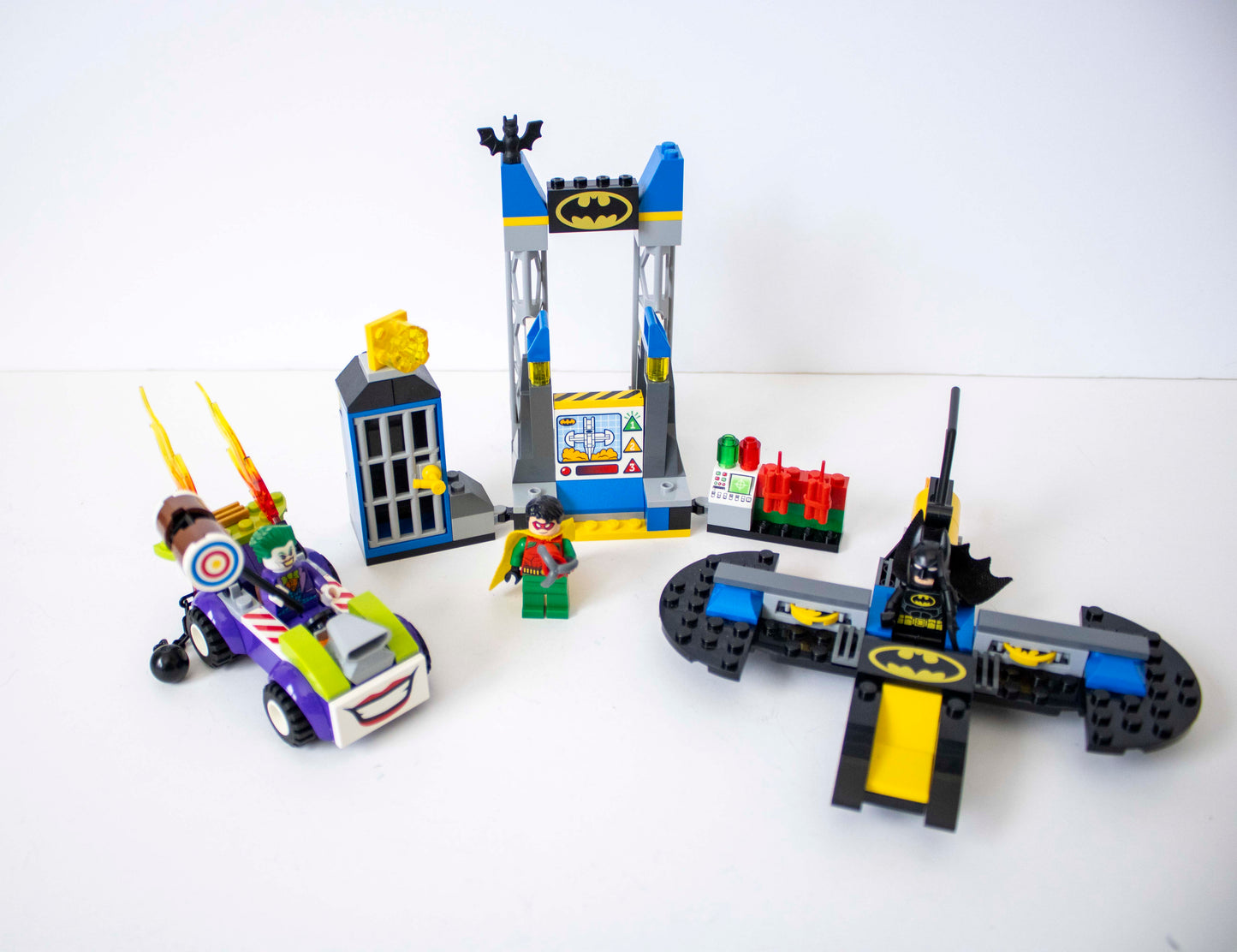 10753 Juniors: The Joker Batcave Attack