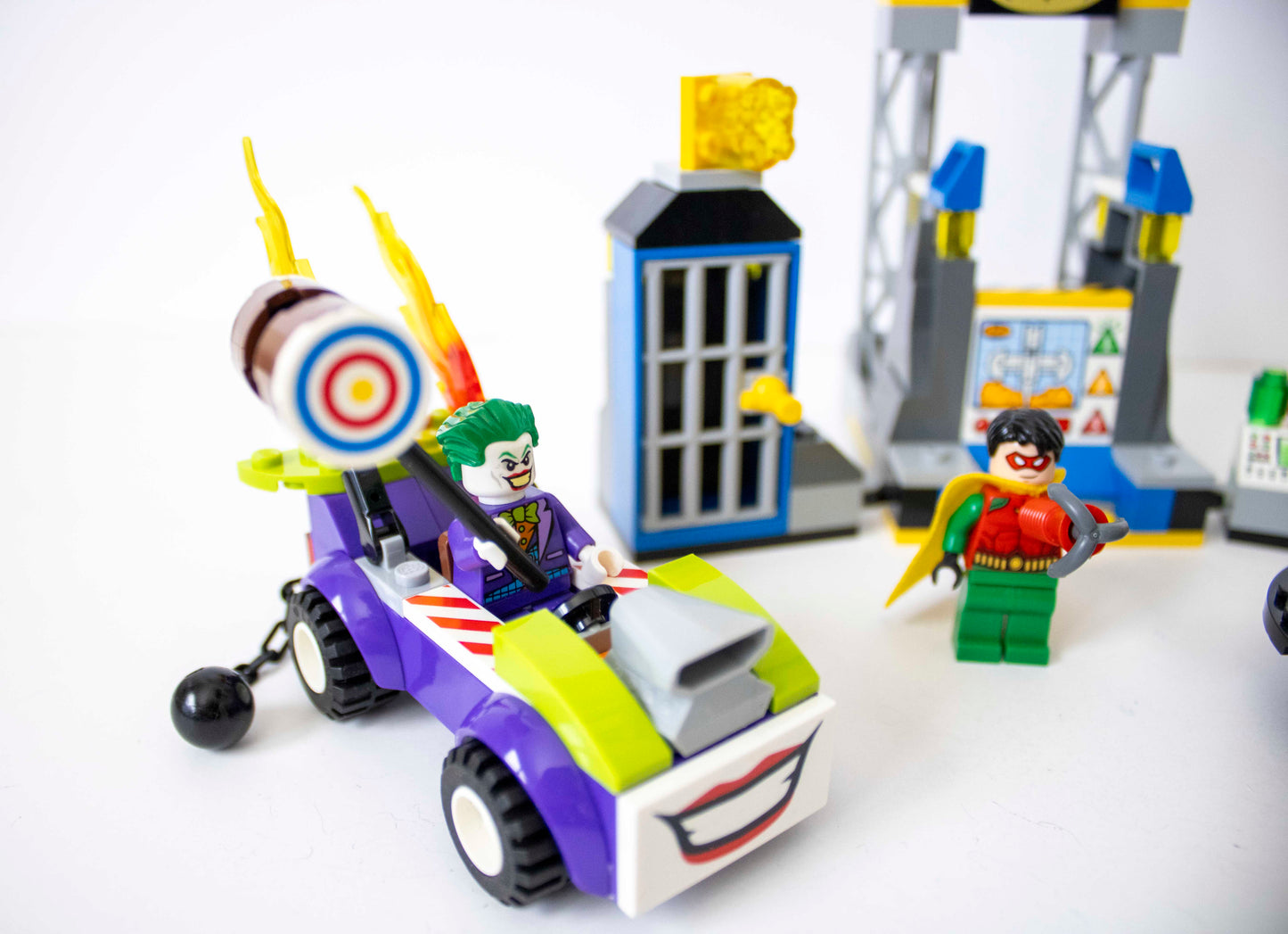 10753 Juniors: The Joker Batcave Attack