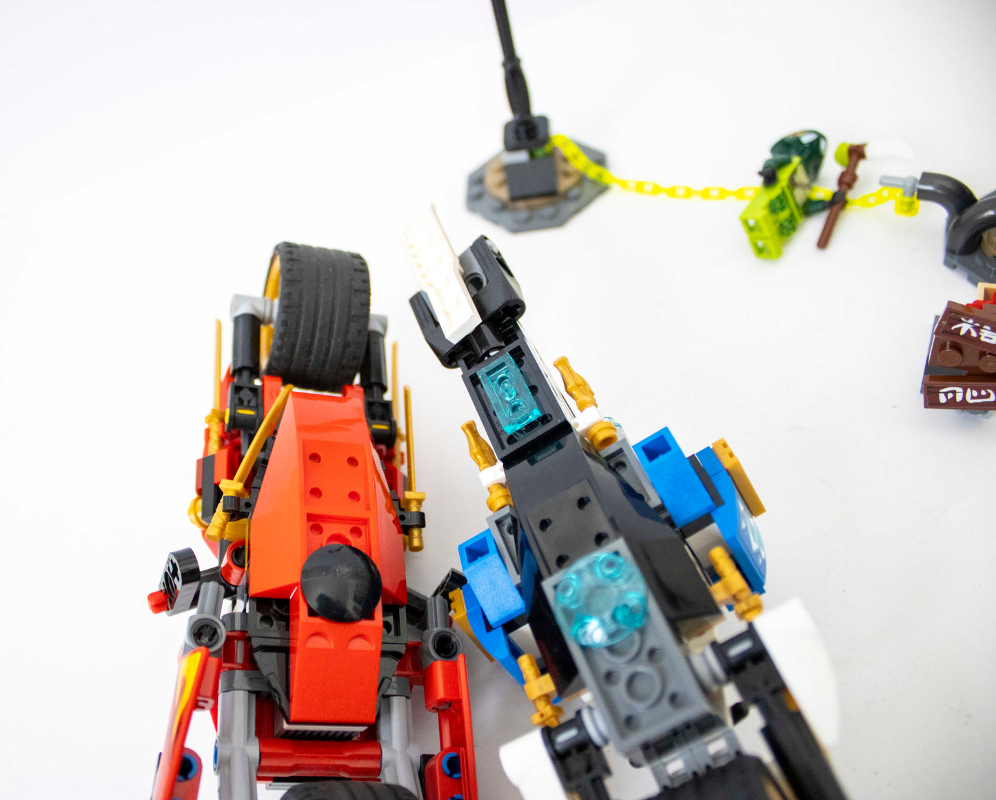 70667 Ninjago: Kai's Blade Cycle & Zane's Snowmobile