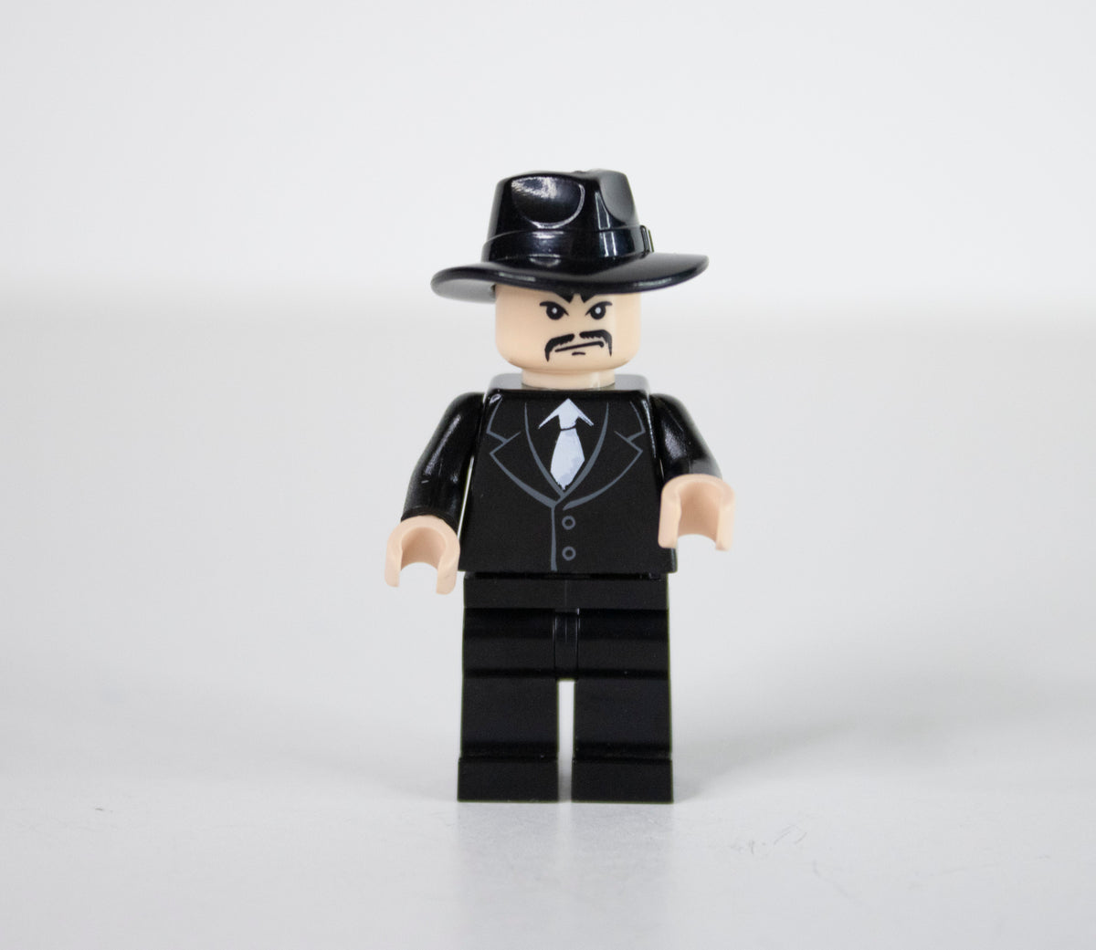 Minifig: iaj027 Shanghai Gangster w Moustache (Indiana Jones)